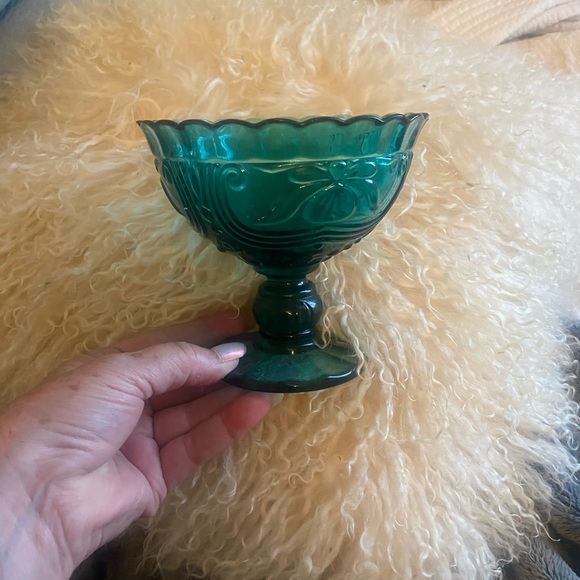 Vintage teal blue glass chalace dish approx 5 “ across and tall. - Picture 2 of 7